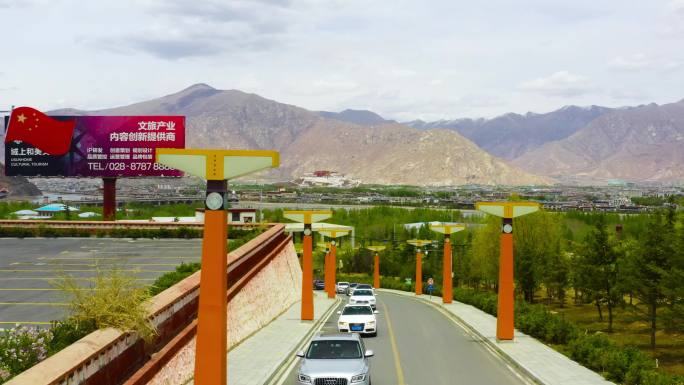 西藏车队 布达拉宫远景 文成公主停车场