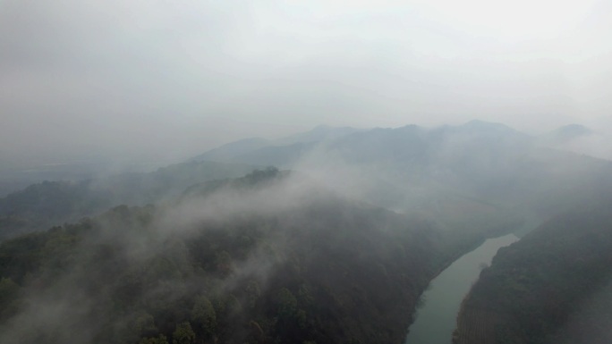 雨雾缭绕，犹如仙境