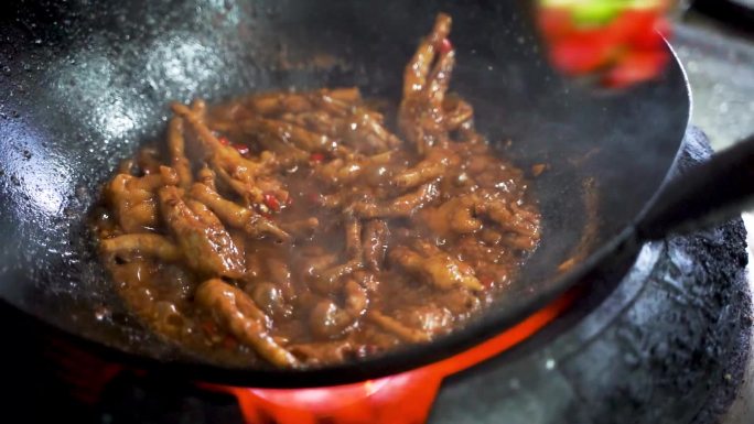 江西上饶传统美食鸡爪烹饪