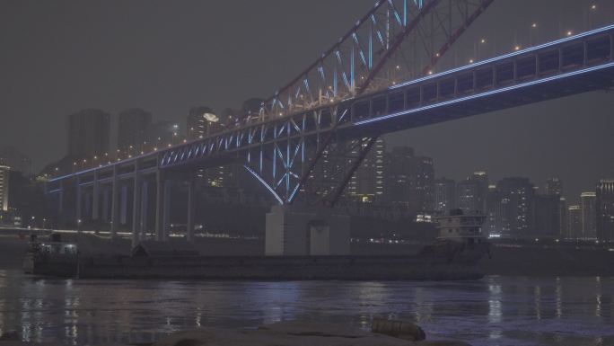 重庆 朝天门大桥 夜景 邮轮行驶在长江上