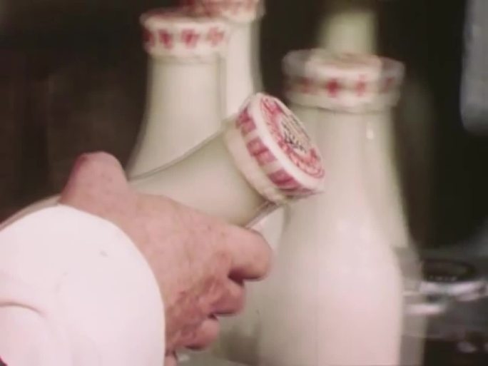 上世纪牛奶灌装 牛奶厂 生产牛奶