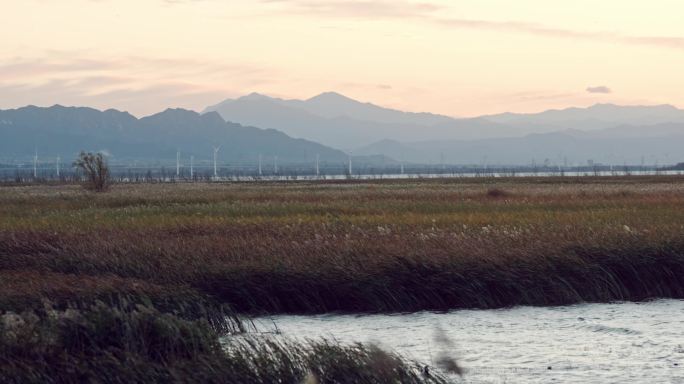 草原日落湖边天空山