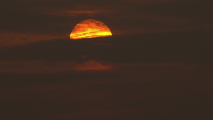 日落时分的大太阳