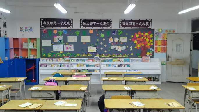 六一儿童节参观小学校园教室