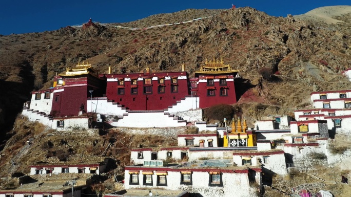 藏传寺院 西藏寺院建筑 云海 藏族文化