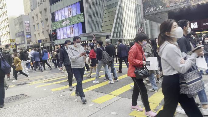 香港街头行人过马路