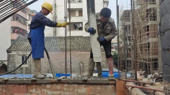 建筑机械推动高空泵浆填充钢丝网预制混泥土