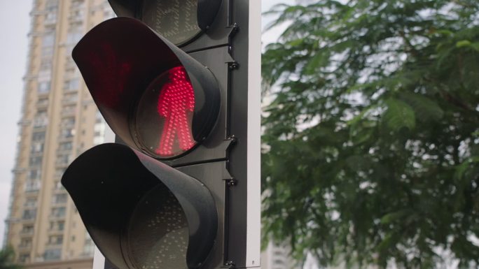 交通 十字路口 城市交通 红路灯 阴天