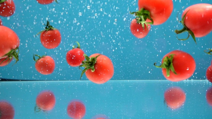 圣女果小番茄水果千禧圣女果入水实拍视频