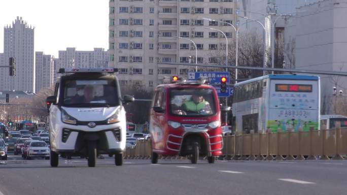 冬天城市街道骑行骑车车流快节奏都市大城市