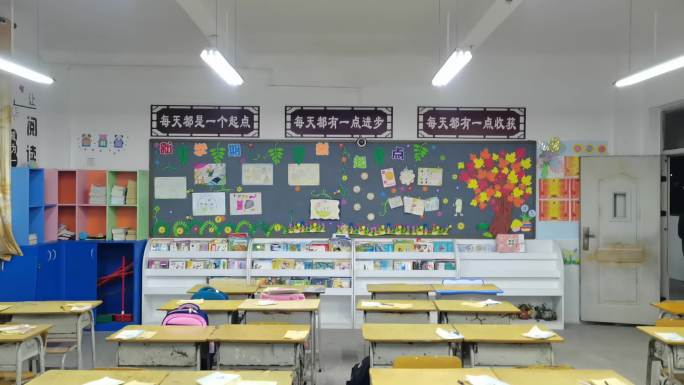 六一儿童节参观小学校园教室