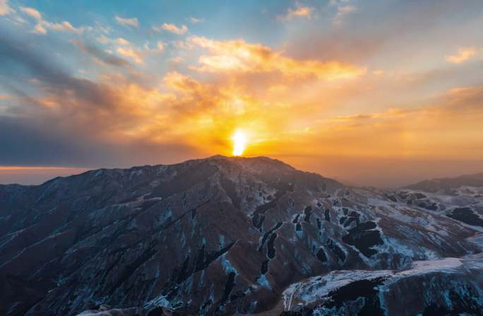 航拍祁连山日出朝霞