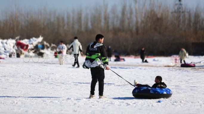 冰雪嘉年华冬天娱乐游玩滑雪下雪玩雪