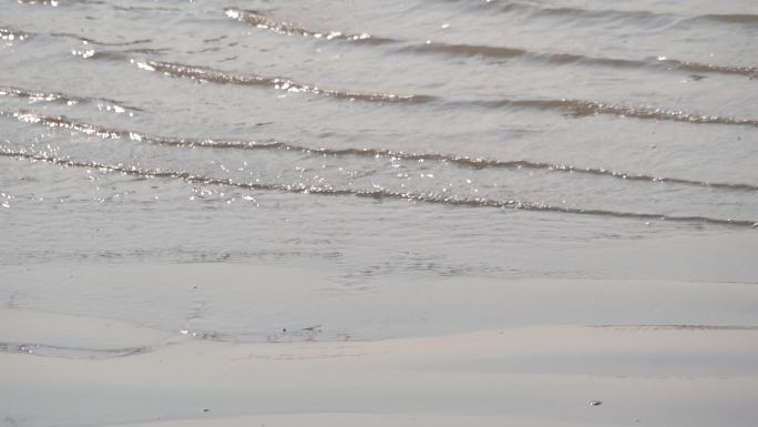黄河河水波浪冲击河岸沙滩升格慢动作