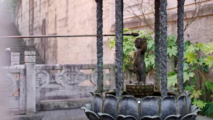 杭州净慈寺 释迦摩尼 指天画地诞生像