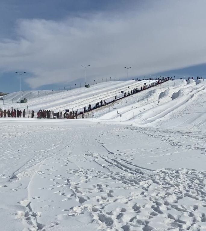 滑雪场排队