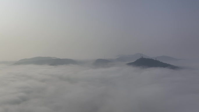 航拍襄阳虎头山电视塔云雾云海自然风光