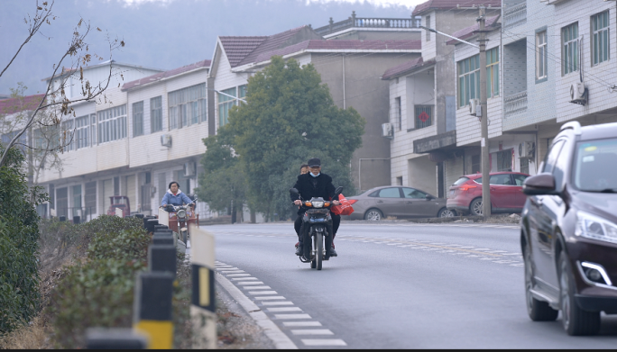 4k公路骑摩托 电瓶车 骑行人