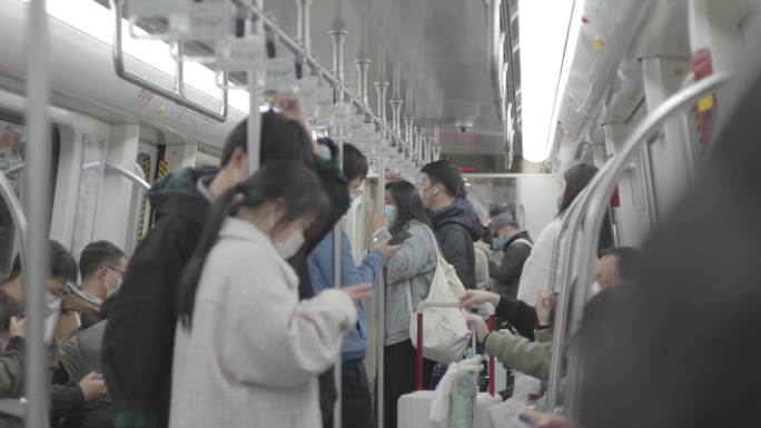 郑州地铁上下班高峰期