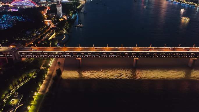 湖北省武汉市夜晚跟随拍摄武汉长江大桥航拍