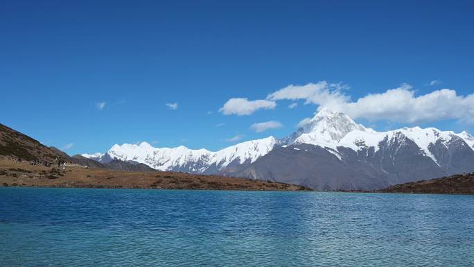 川西里索海和贡嘎雪山