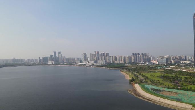 深圳南山前海石公园航拍阳光绿色海边大楼