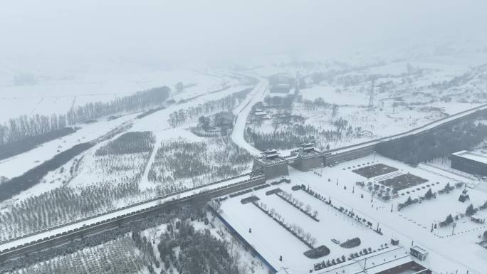 航拍山西朔州右玉杀虎口长城雪景