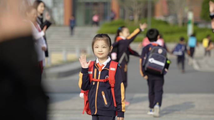 【广告级画质】小学生早上上学上课合唱奔跑