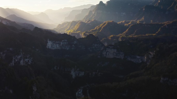 光雾山秋季山谷日落