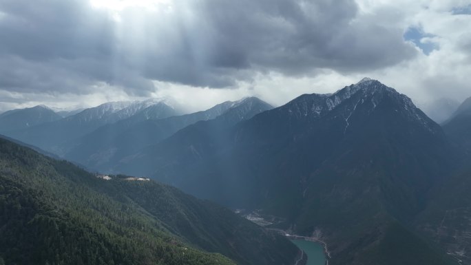 巍峨的大山