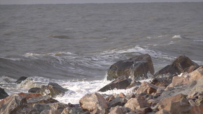 海浪拍打礁石——慢镜头浪花大海海水2