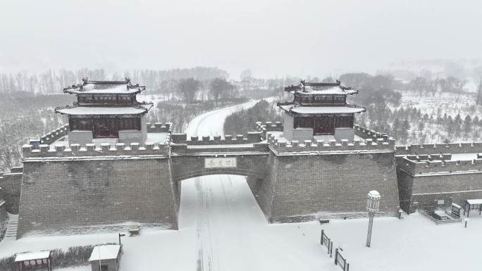 航拍山西朔州右玉杀虎口长城雪景