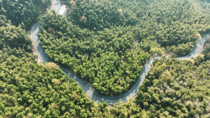 【4K视频】汽车在盘山公路行驶