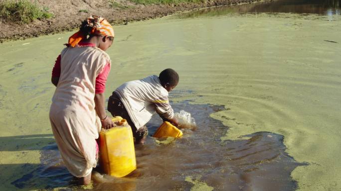 国外人文非洲埃塞俄比亚黑种人用水湖泊