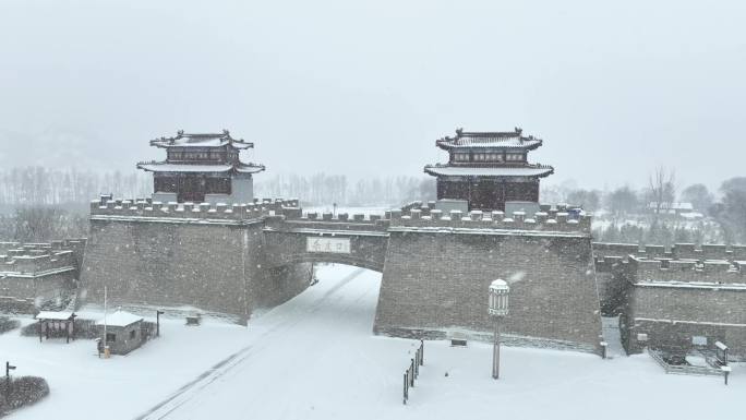 航拍山西朔州右玉杀虎口长城雪景