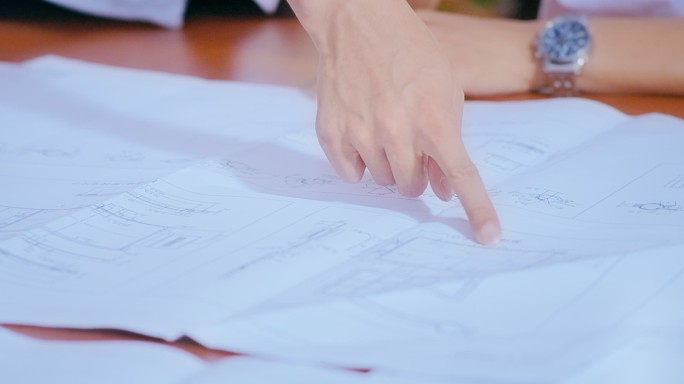 工程师探讨图纸设计师绘图工业方案设计交流