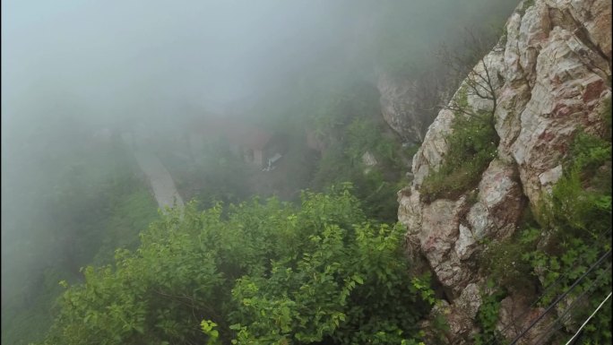 烟雾 高山