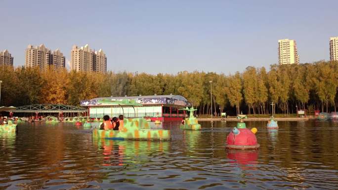 公园划船
