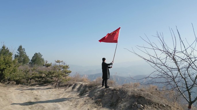 原创逆光山顶挥动国旗