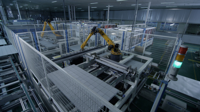 光伏板生产，机械手臂，机器人，自动化工厂