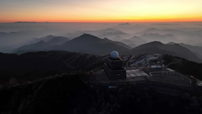 杭州临安大明山牵牛岗绝美日出云海天文台