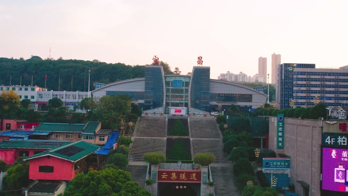 航拍宜昌地标，宜昌火车站，宜昌城市街景