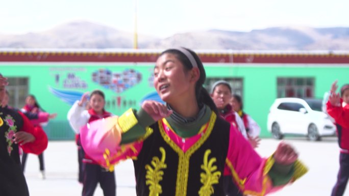 藏族服装 载歌载舞 舞蹈基因 舞蹈天赋