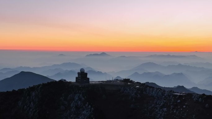 杭州临安大明山牵牛岗绝美日出云海天文台