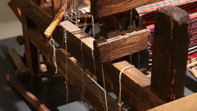 【镜头合集】老式织布机飞梭纺车纺织(2)