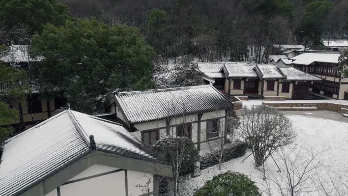 4k航拍武汉东湖楚城雪景