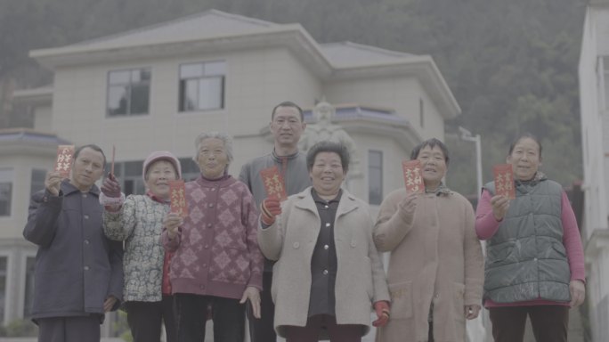 【4K灰度】村民领红包开心笑容老百姓笑脸