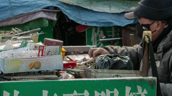 修理钟表眼镜路边摊位便民服务