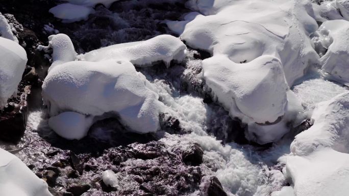 长白山雪山温泉河流温泉蛋河流