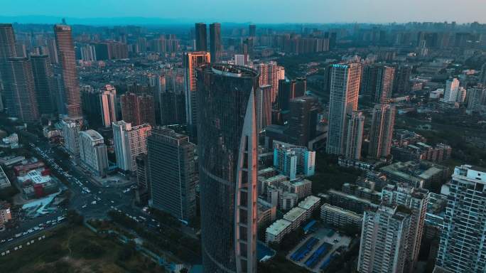 航拍城市景观成都东大街夏日夕阳美景